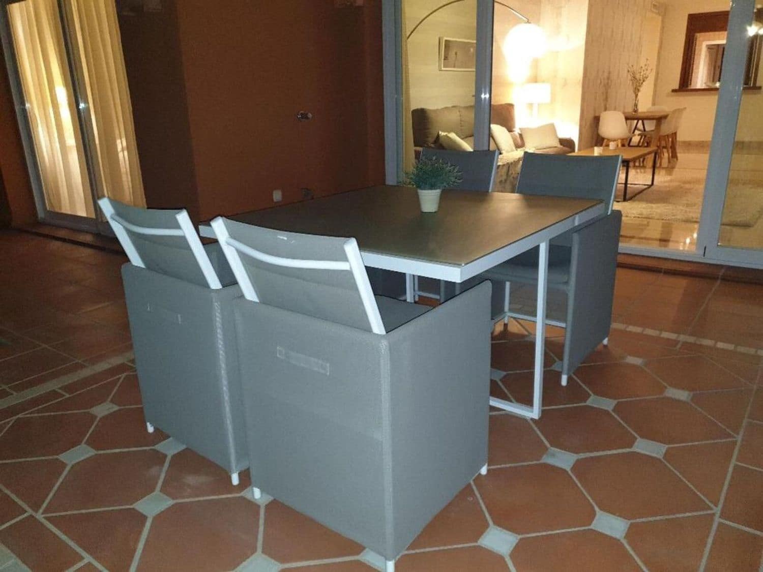 2 soverom Leilighet til salgs i Nueva Andalucia med svømmebasseng garasje - € 565 000 (Ref: 8694610)