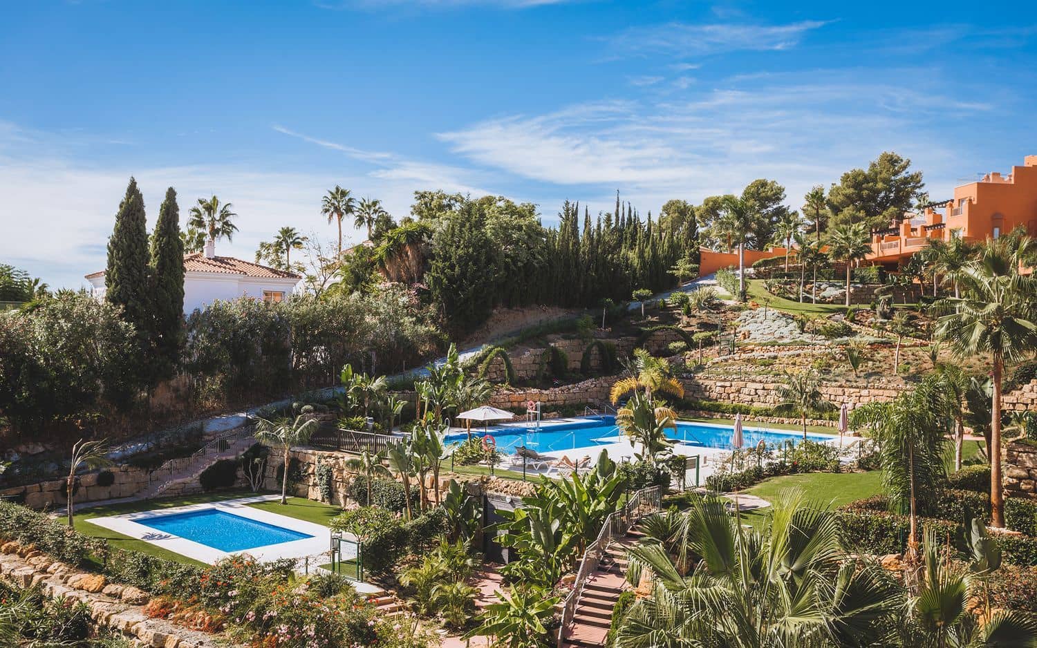 2 soverom Leilighet til salgs i Nueva Andalucia med svømmebasseng garasje - € 565 000 (Ref: 8694610)