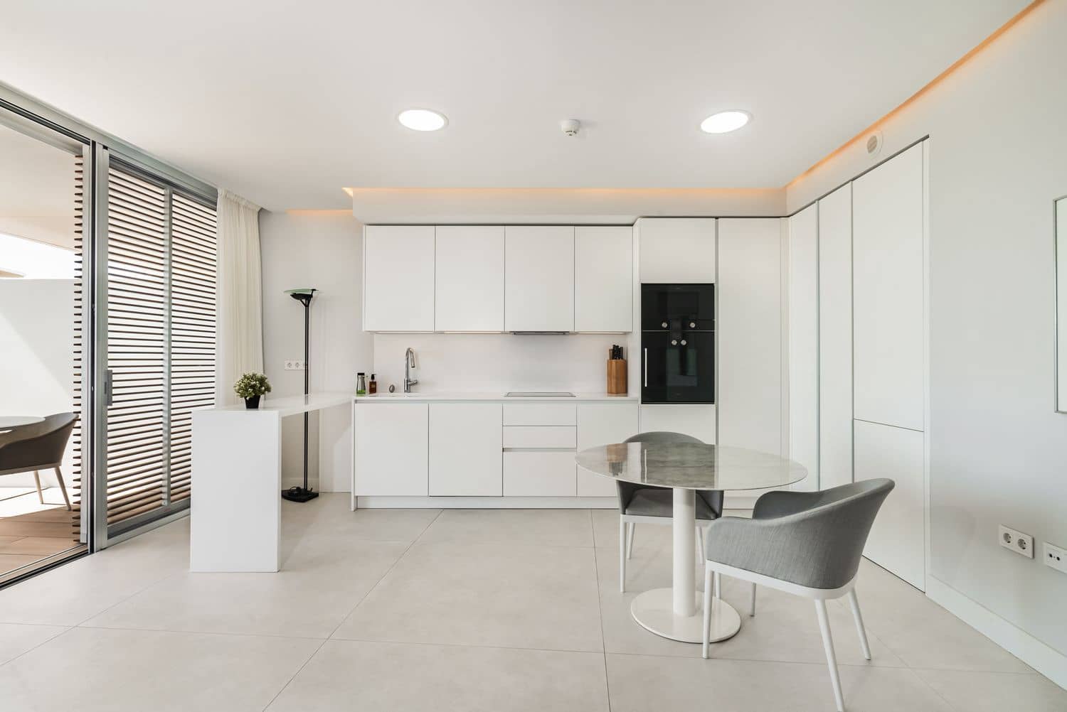 2 soveværelse Lejlighed til salg i Estepona med swimmingpool garage - € 948.000 (Ref: 8716103)