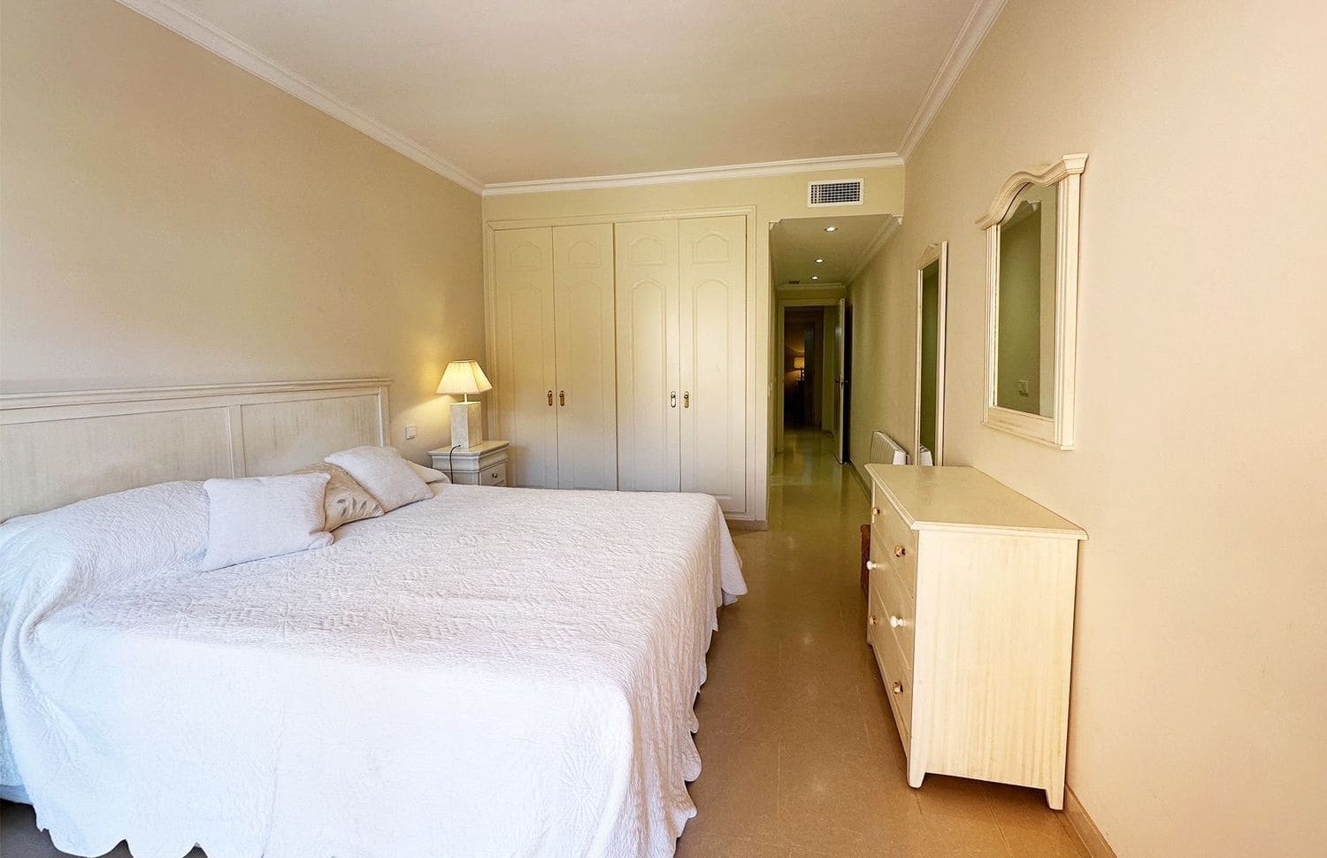 2 chambre Appartement à vendre à Puerto Banus avec piscine garage - 850 000 € (Ref: 8813597)