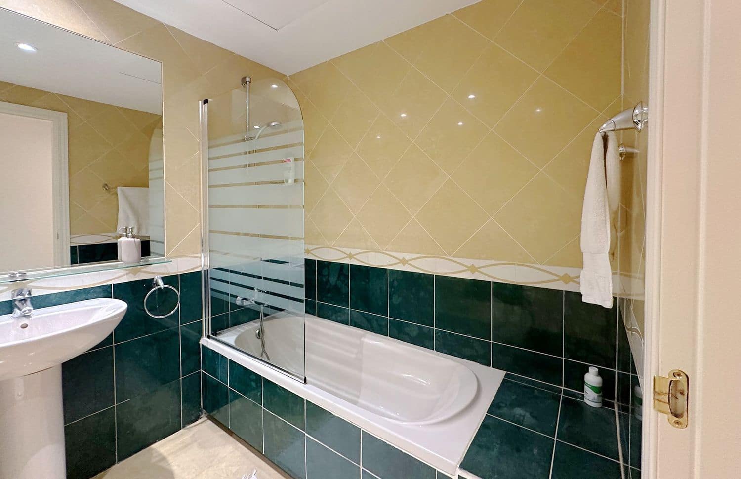 2 chambre Appartement à vendre à Puerto Banus avec piscine garage - 850 000 € (Ref: 8813597)