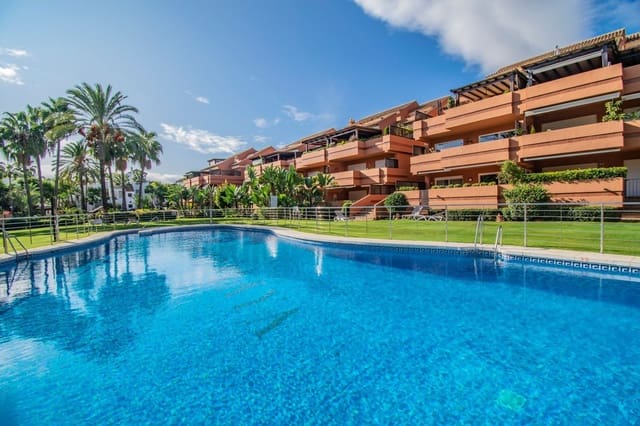 2 chambre Appartement à vendre à Puerto Banus, Marbella avec piscine garage - 850 000 € (Ref: 8813597)