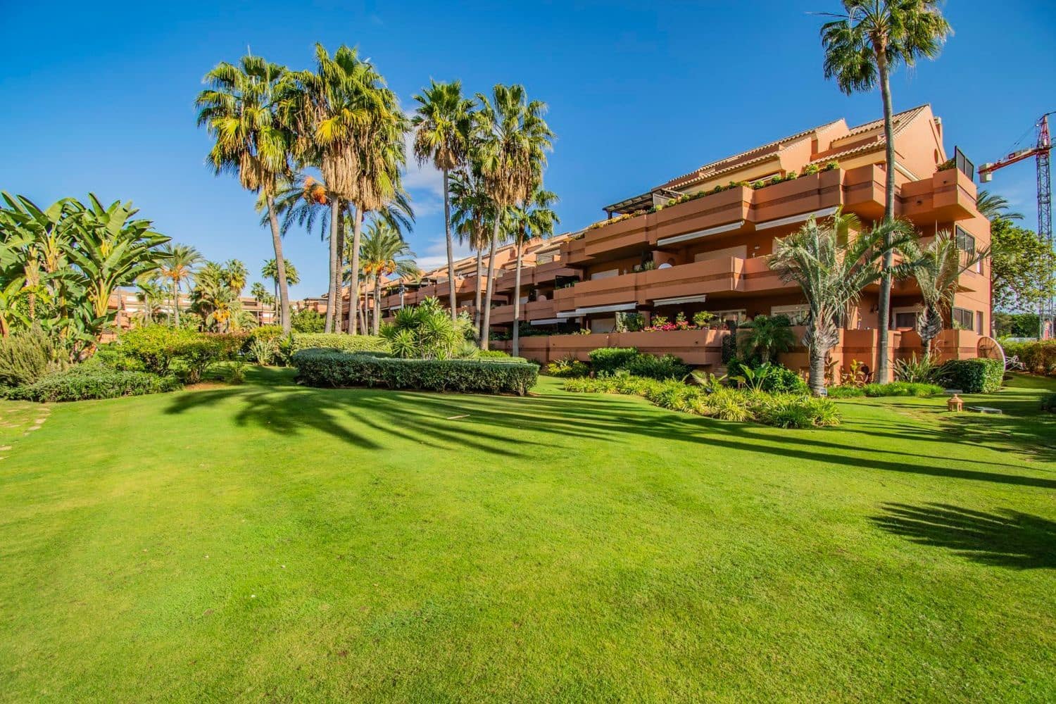 2 chambre Appartement à vendre à Puerto Banus avec piscine garage - 850 000 € (Ref: 8813597)