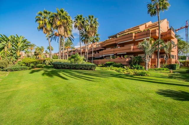 2 chambre Appartement à vendre à Puerto Banus, Marbella avec piscine garage - 850 000 € (Ref: 8813597)