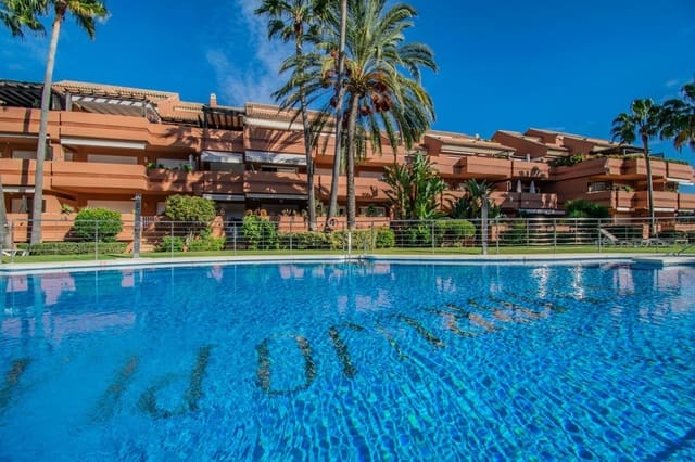 2 sypialnia Apartament na sprzedaż w Puerto Banus, Marbella z basenem garażem - 750 000 € (Ref: 8813597)