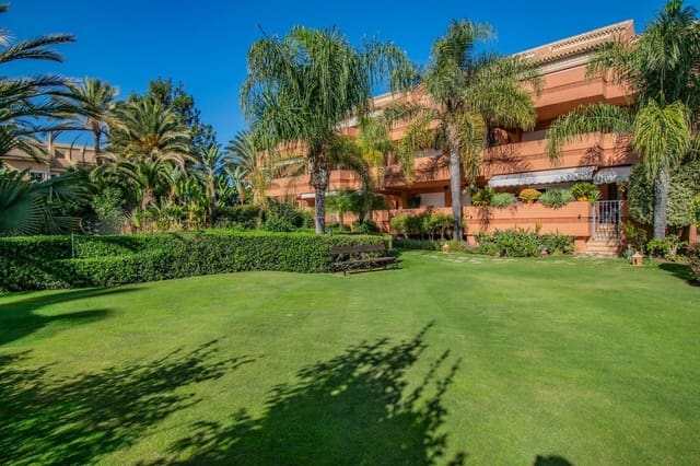2 sypialnia Apartament na sprzedaż w Puerto Banus, Marbella z basenem garażem - 750 000 € (Ref: 8813597)