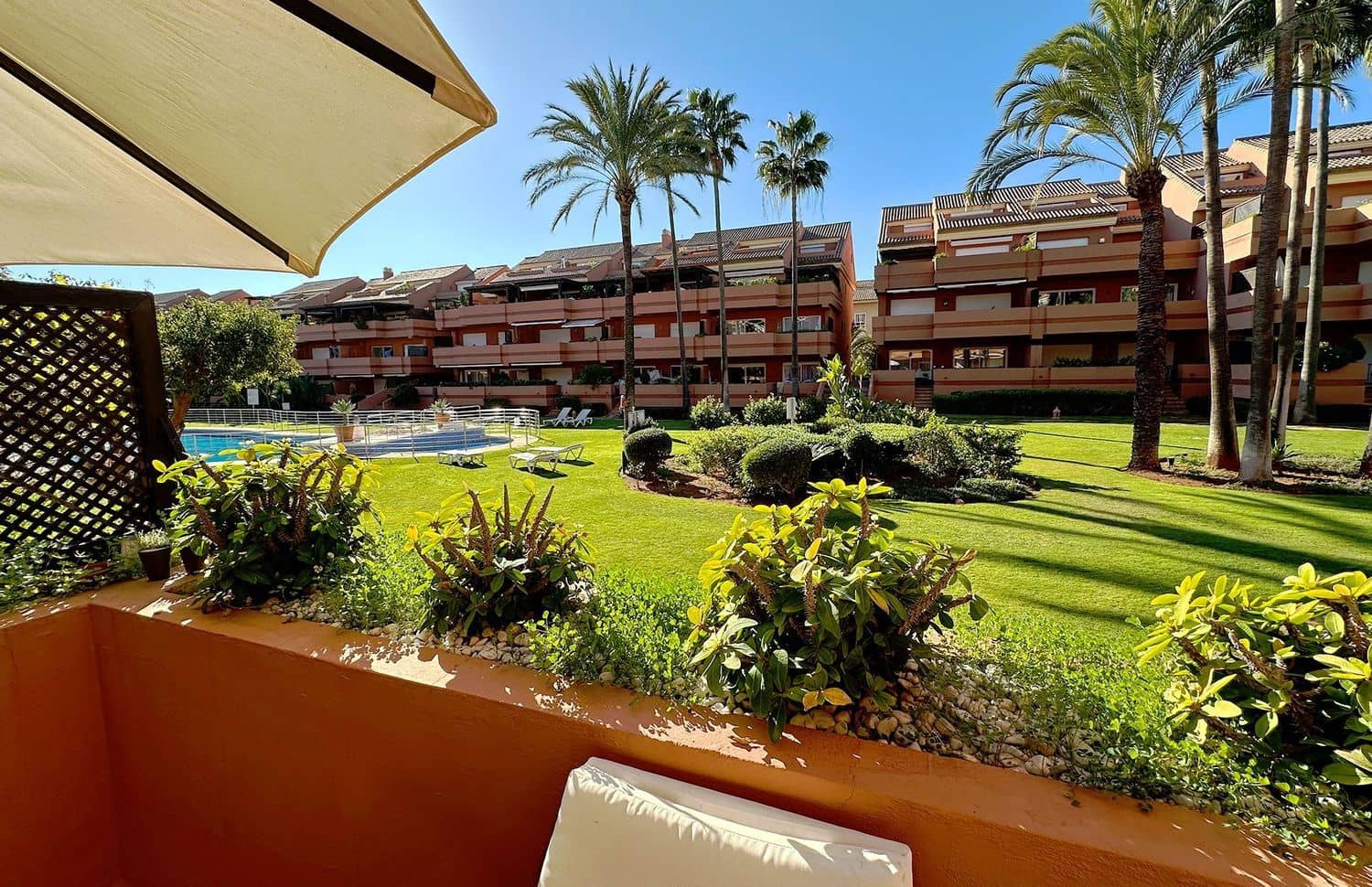 2 chambre Appartement à vendre à Puerto Banus avec piscine garage - 850 000 € (Ref: 8813597)