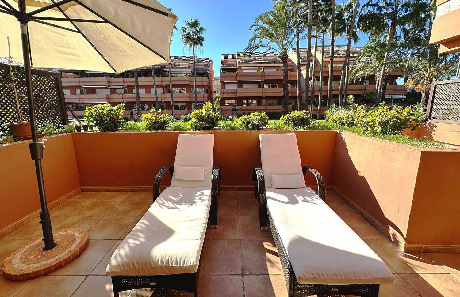 2 chambre Appartement à vendre à Puerto Banus avec piscine garage - 850 000 € (Ref: 8813597)