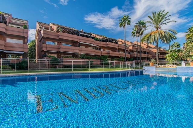 2 sypialnia Apartament na sprzedaż w Puerto Banus, Marbella z basenem garażem - 750 000 € (Ref: 8813597)