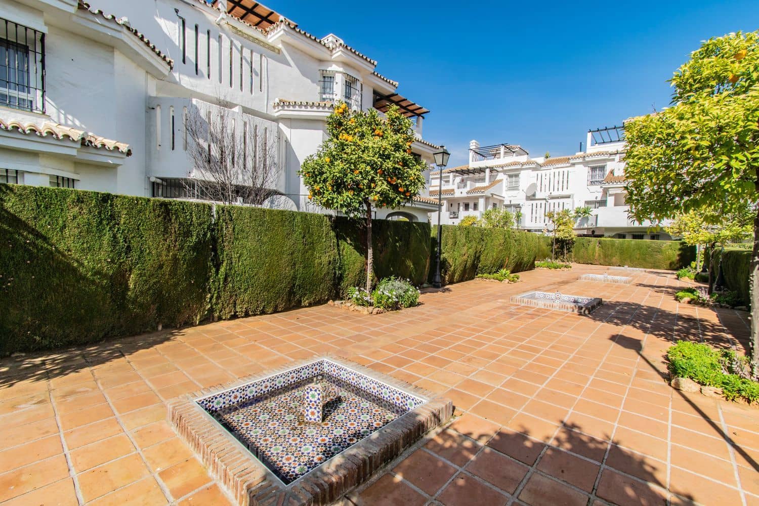 2 bedroom Apartment for sale in Nueva Andalucia with pool garage - € 409,500 (Ref: 8821190)
