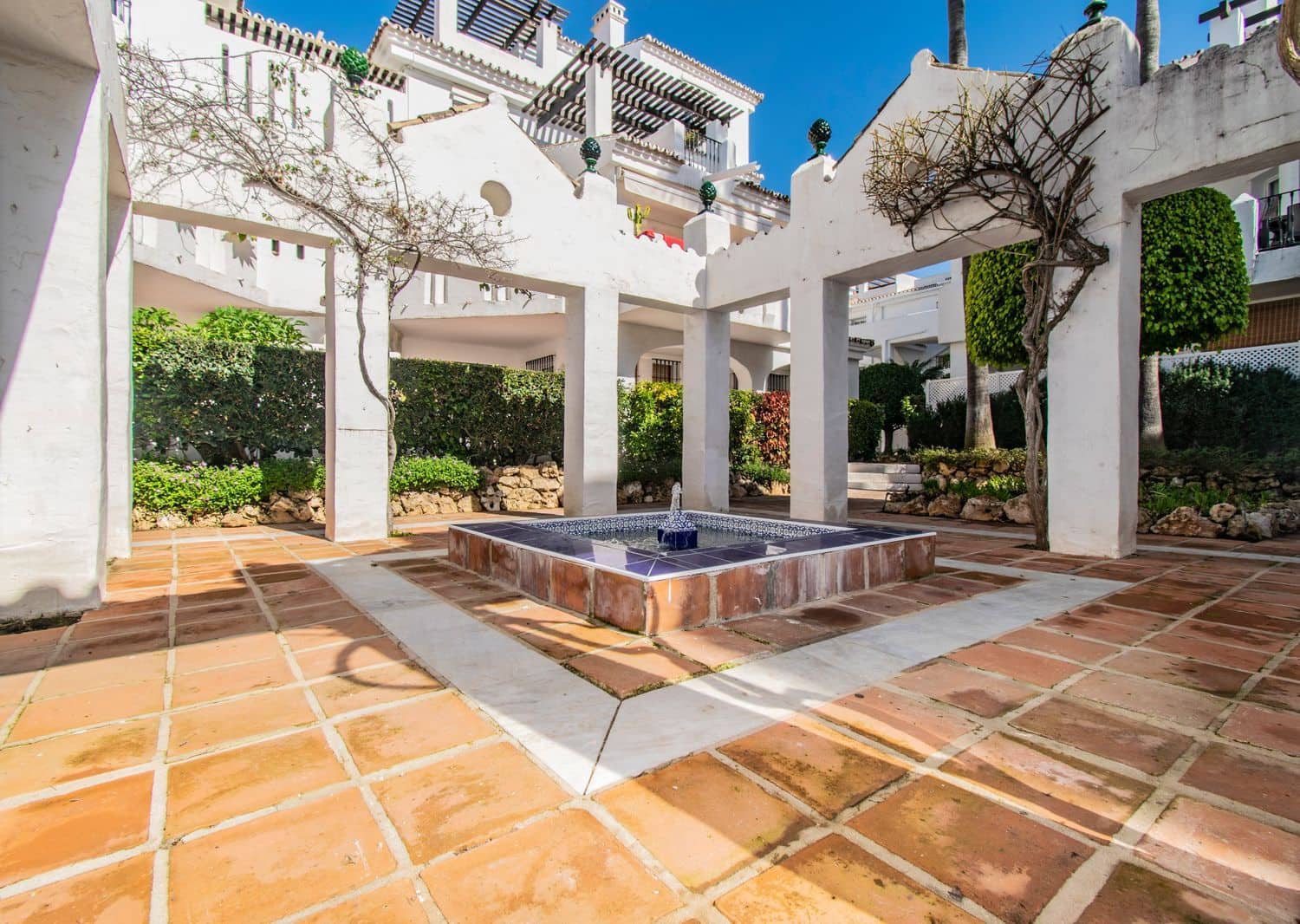 2 bedroom Apartment for sale in Nueva Andalucia with pool garage - € 409,500 (Ref: 8821190)