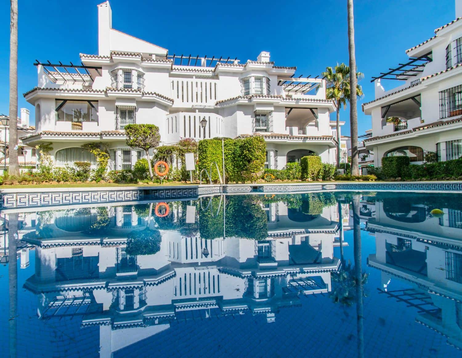 2 bedroom Apartment for sale in Nueva Andalucia with pool garage - € 409,500 (Ref: 8821190)
