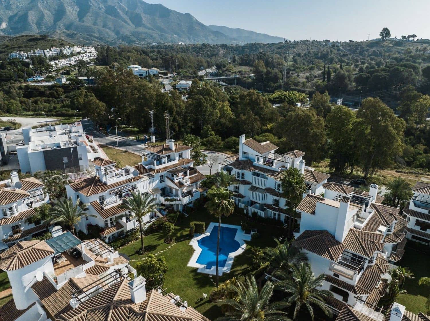 2 bedroom Apartment for sale in Nueva Andalucia with pool garage - € 409,500 (Ref: 8821190)