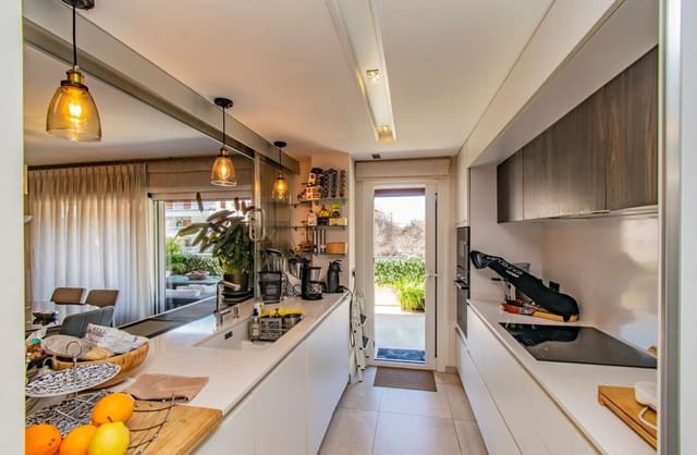 3 chambre Appartement à vendre à Playa de Fontanilla, Marbella avec piscine garage - 995 000 € (Ref: 8824618)