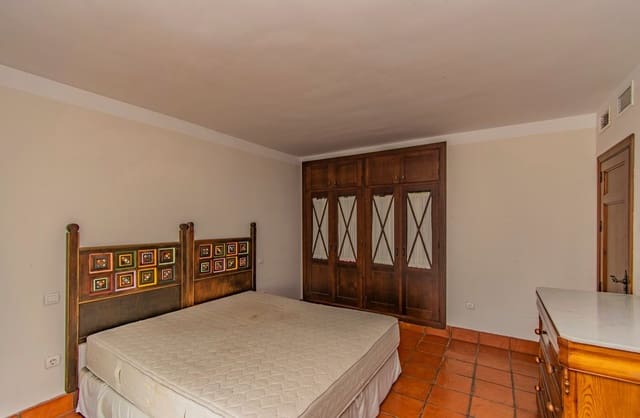 4 sovrum Hus till salu i San Pedro de Alcántara Pueblo, Marbella med pool garage - 949 000 € (Ref: 8828471)