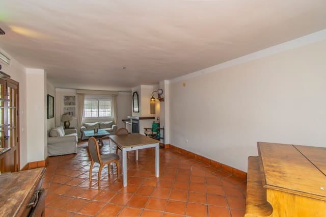 4 sovrum Hus till salu i San Pedro de Alcántara Pueblo, Marbella med pool garage - 949 000 € (Ref: 8828471)