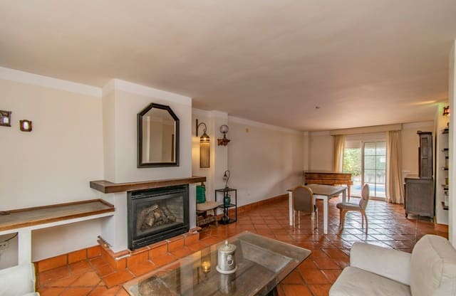 4 sovrum Hus till salu i San Pedro de Alcántara Pueblo, Marbella med pool garage - 949 000 € (Ref: 8828471)