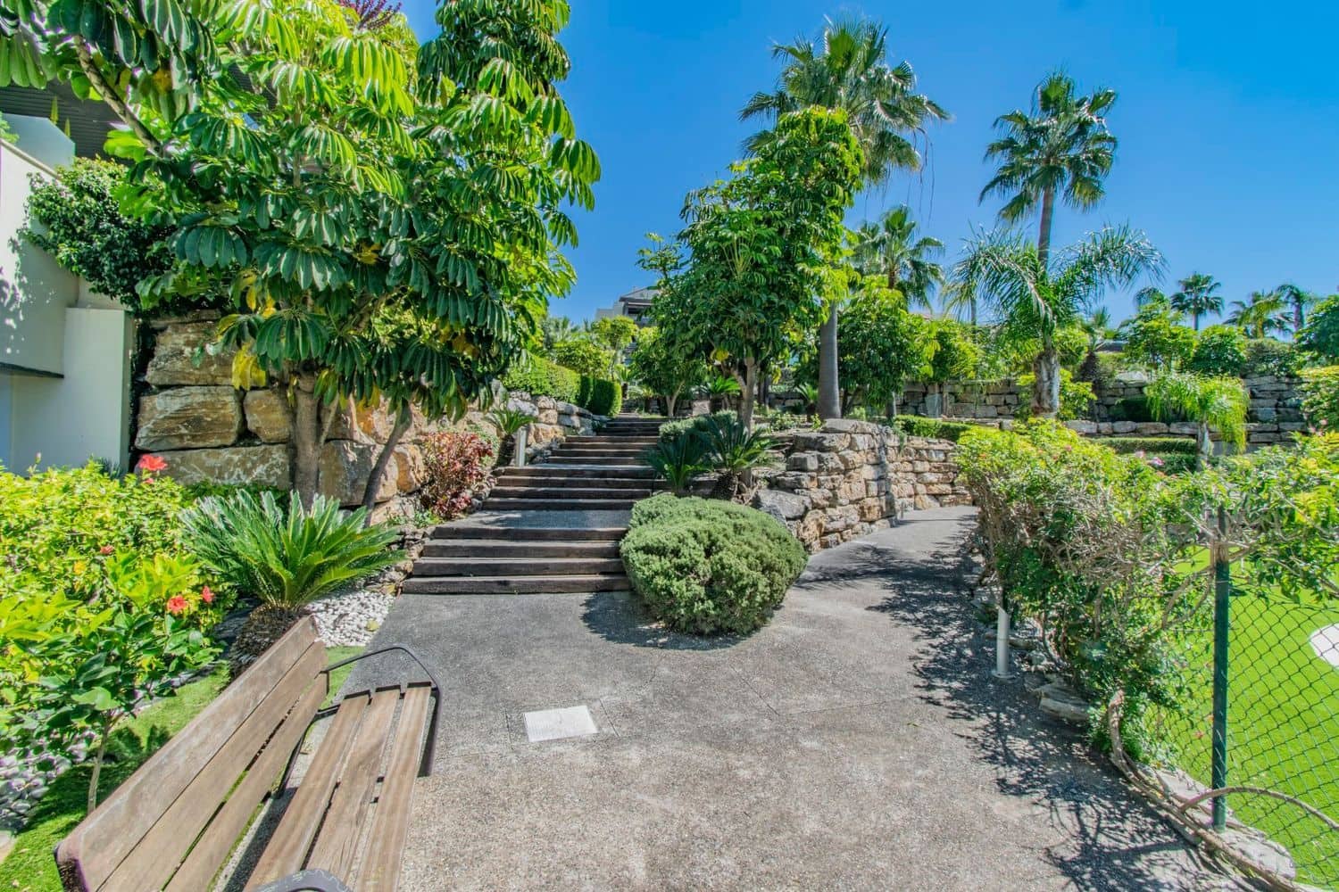 2 soverom Leilighet til salgs i Los Flamingos med svømmebasseng garasje - € 395 000 (Ref: 8844207)