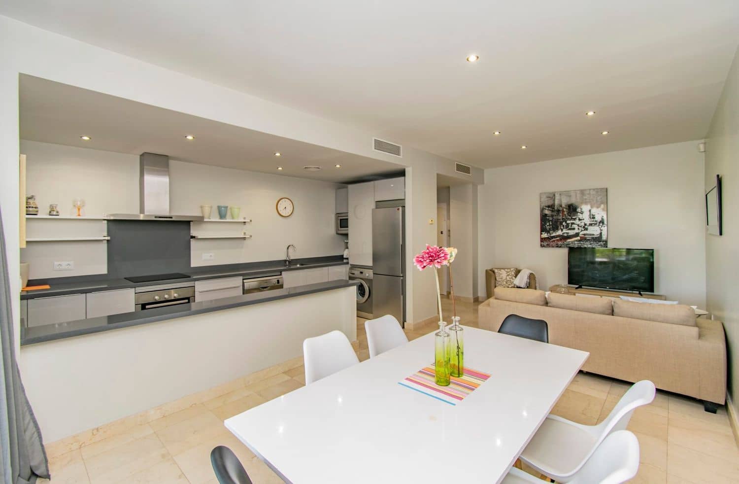 2 soverom Leilighet til salgs i Los Flamingos med svømmebasseng garasje - € 395 000 (Ref: 8844207)