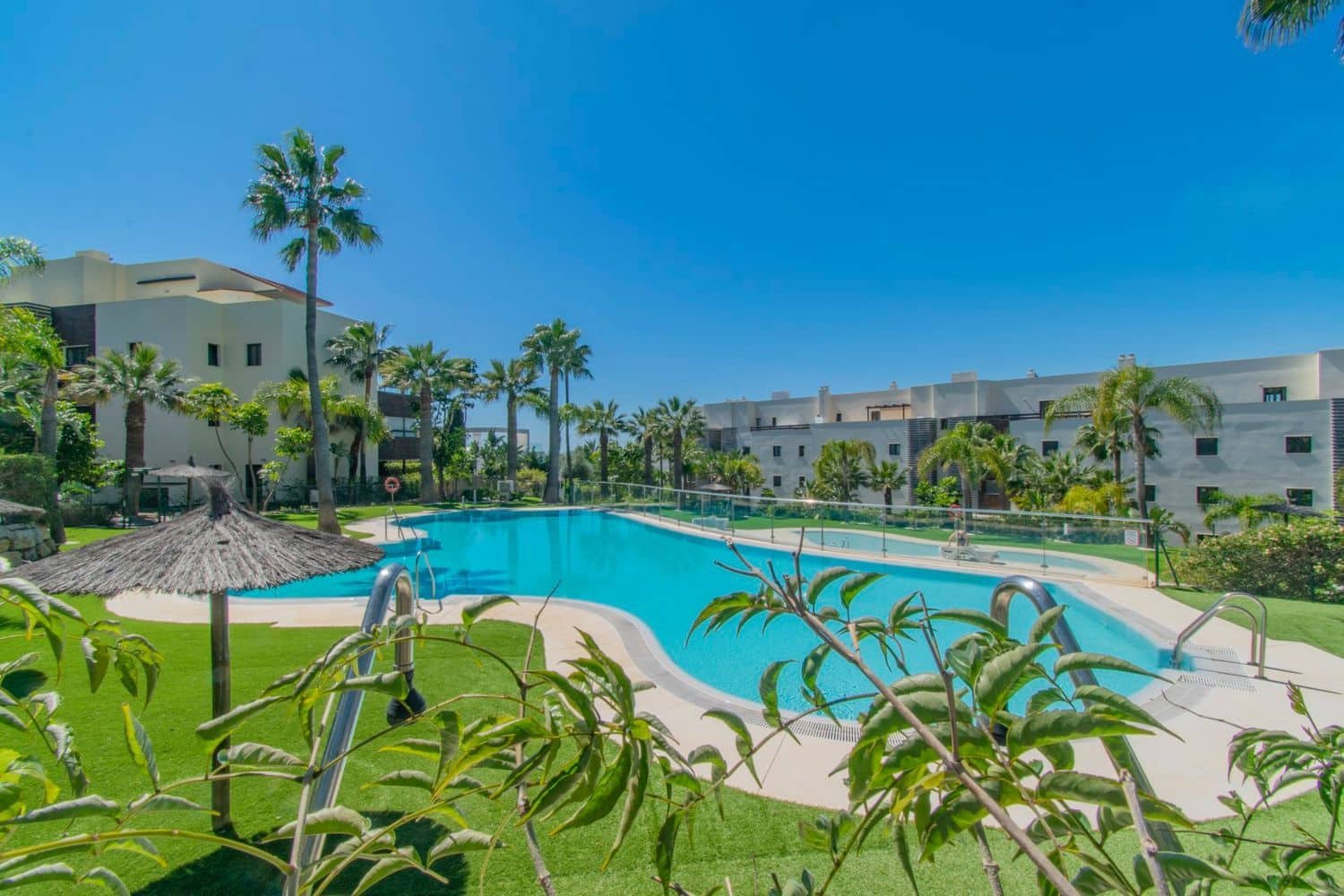 2 soverom Leilighet til salgs i Los Flamingos med svømmebasseng garasje - € 395 000 (Ref: 8844207)