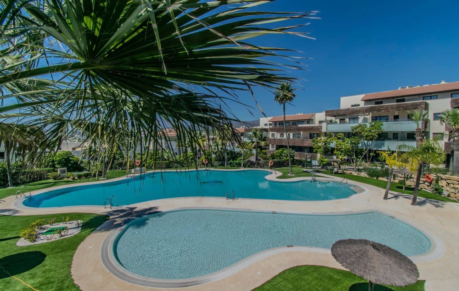 2 soverom Leilighet til salgs i Los Flamingos med svømmebasseng garasje - € 395 000 (Ref: 8844207)