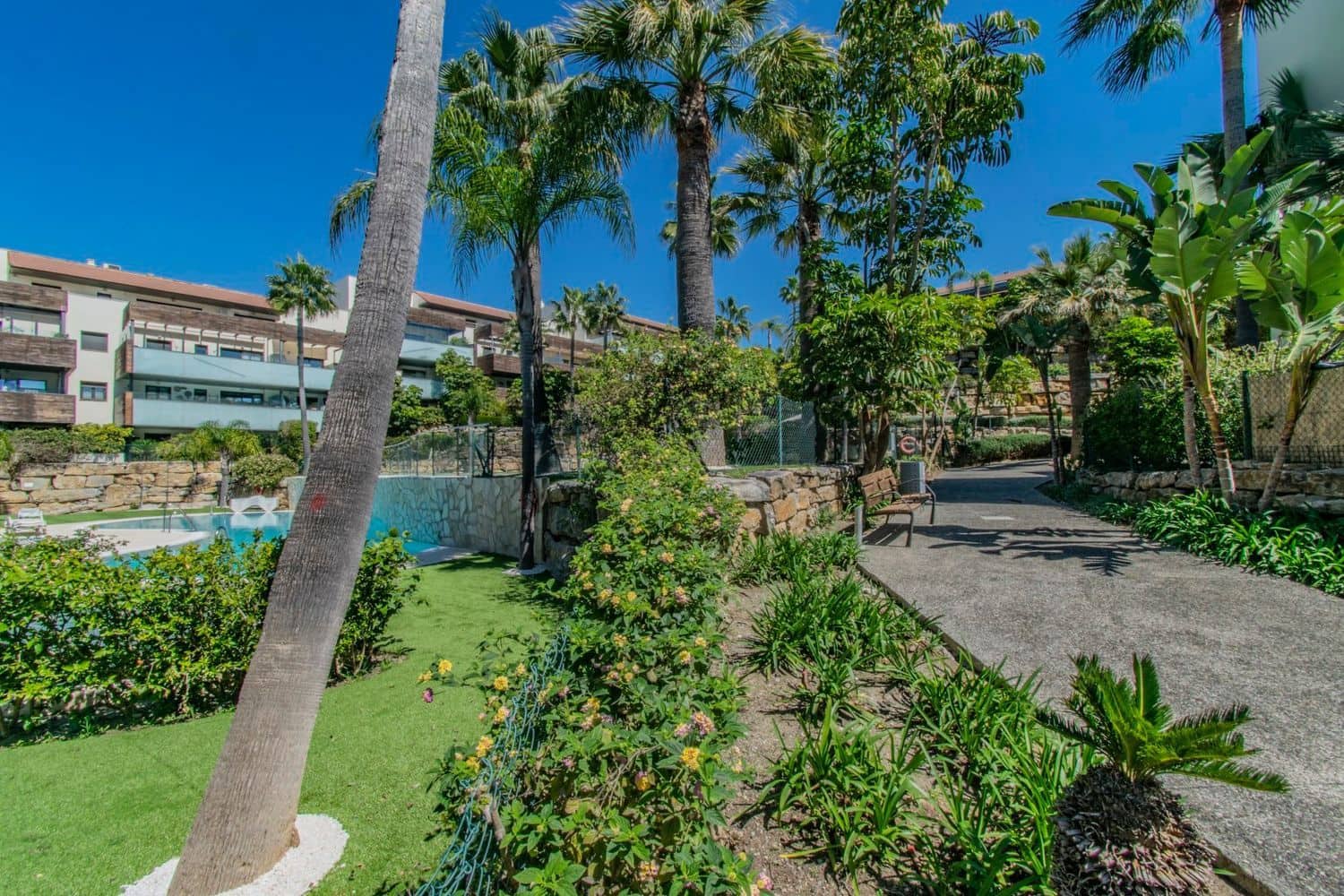 2 soverom Leilighet til salgs i Los Flamingos med svømmebasseng garasje - € 395 000 (Ref: 8844207)