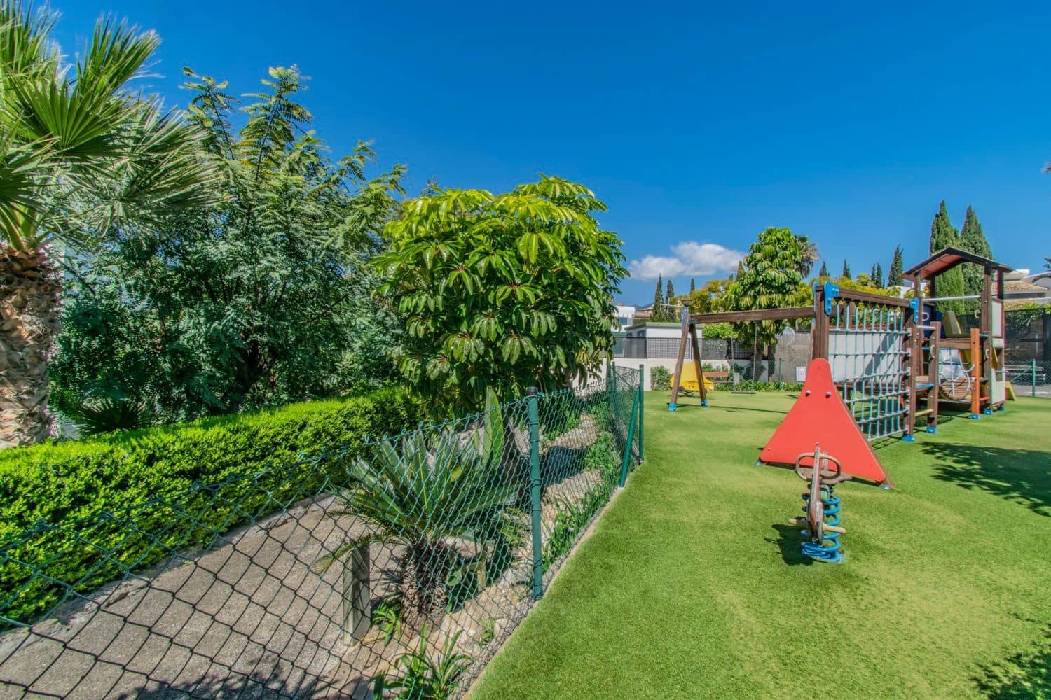 2 soverom Leilighet til salgs i Los Flamingos med svømmebasseng garasje - € 395 000 (Ref: 8844207)