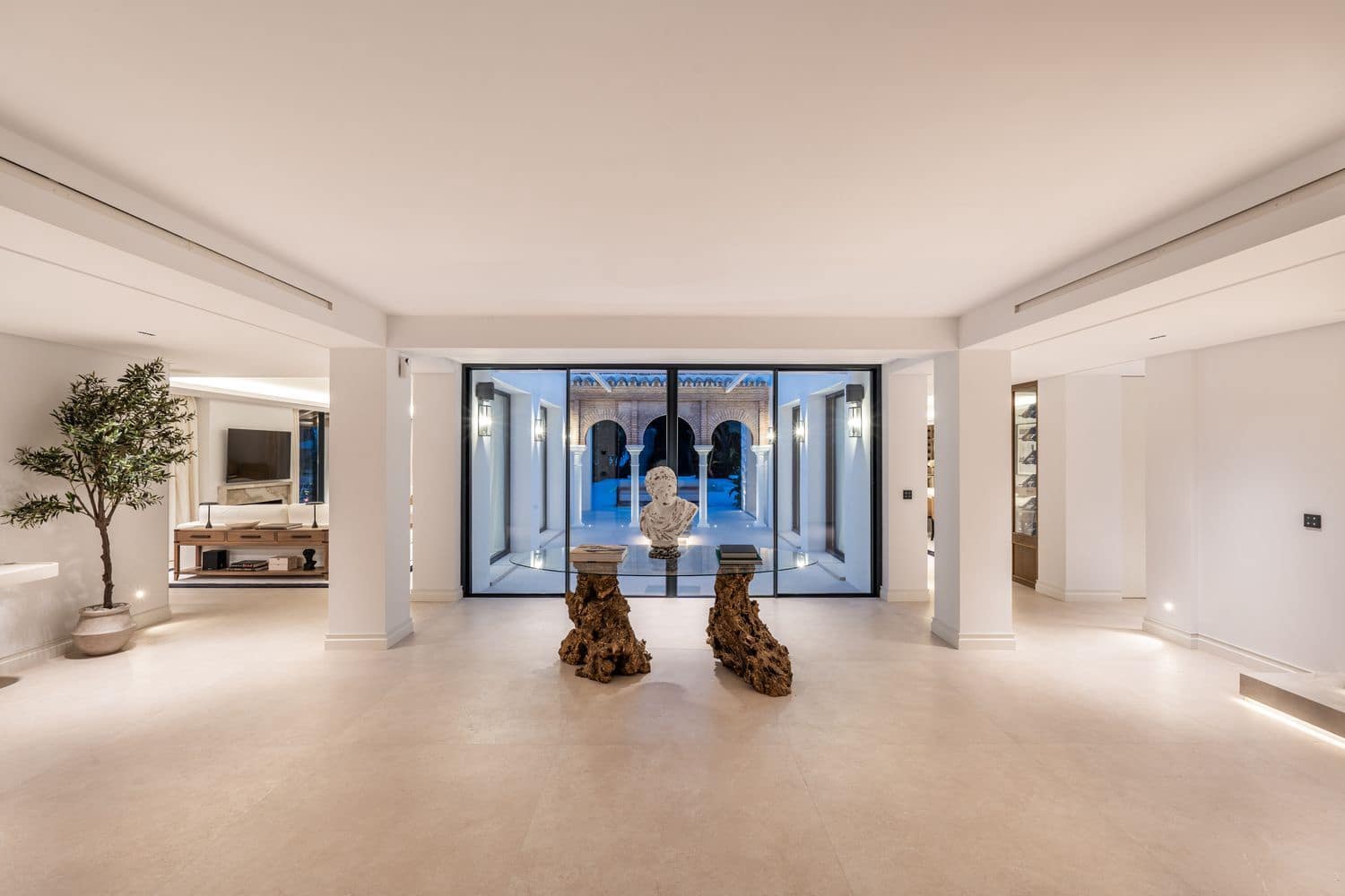 Chalet de 5 habitaciones en Nueva Andalucia en venta con piscina garaje - 7.800.000 € (Ref: 8860245)