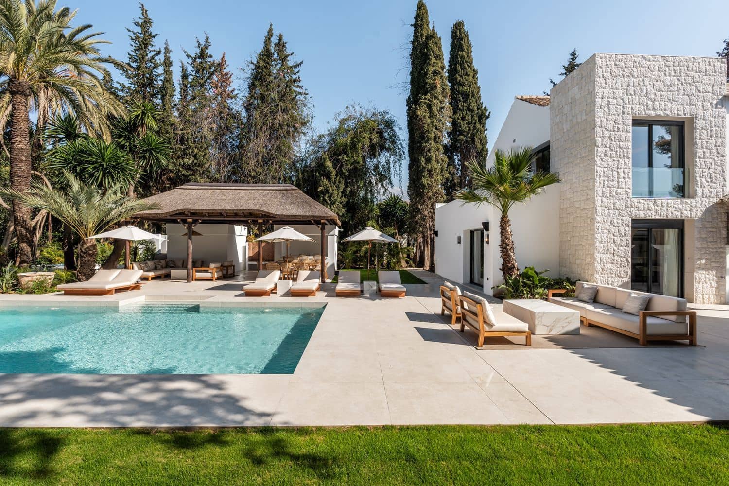 Chalet de 5 habitaciones en Nueva Andalucia en venta con piscina garaje - 7.800.000 € (Ref: 8860245)