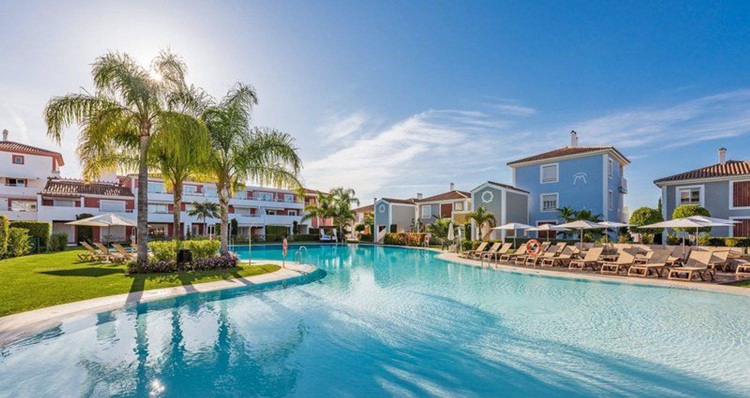 2 sypialnia Apartament na sprzedaż w El Paraiso z basenem garażem - 419 000 € (Ref: 8877466)