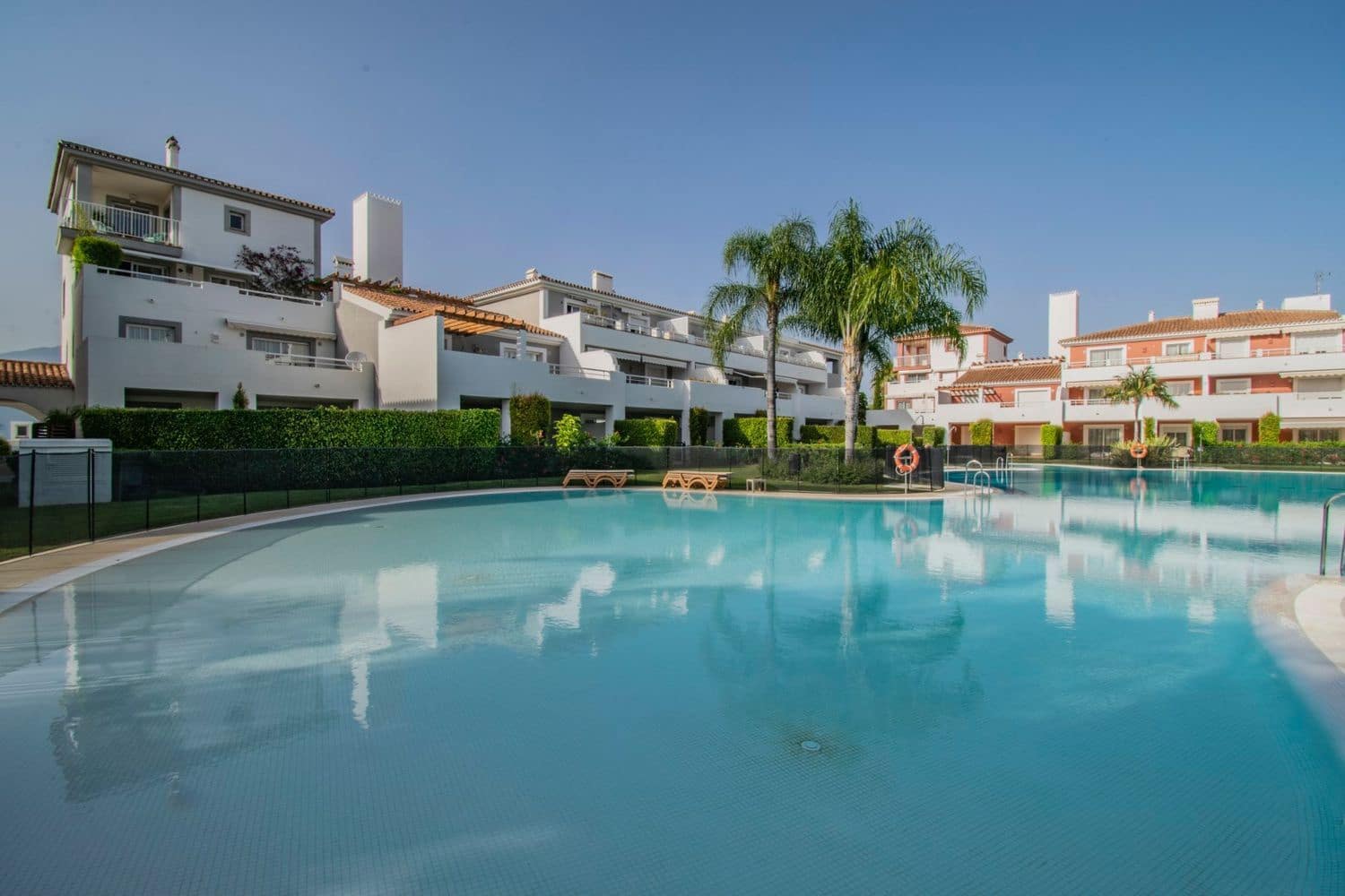 2 sypialnia Apartament na sprzedaż w El Paraiso z basenem garażem - 419 000 € (Ref: 8877466)