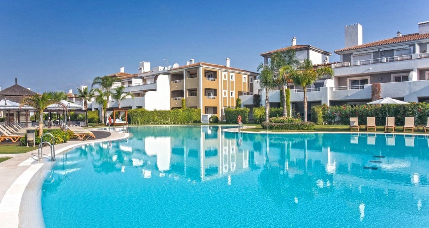 2 sypialnia Apartament na sprzedaż w El Paraiso z basenem garażem - 419 000 € (Ref: 8877466)