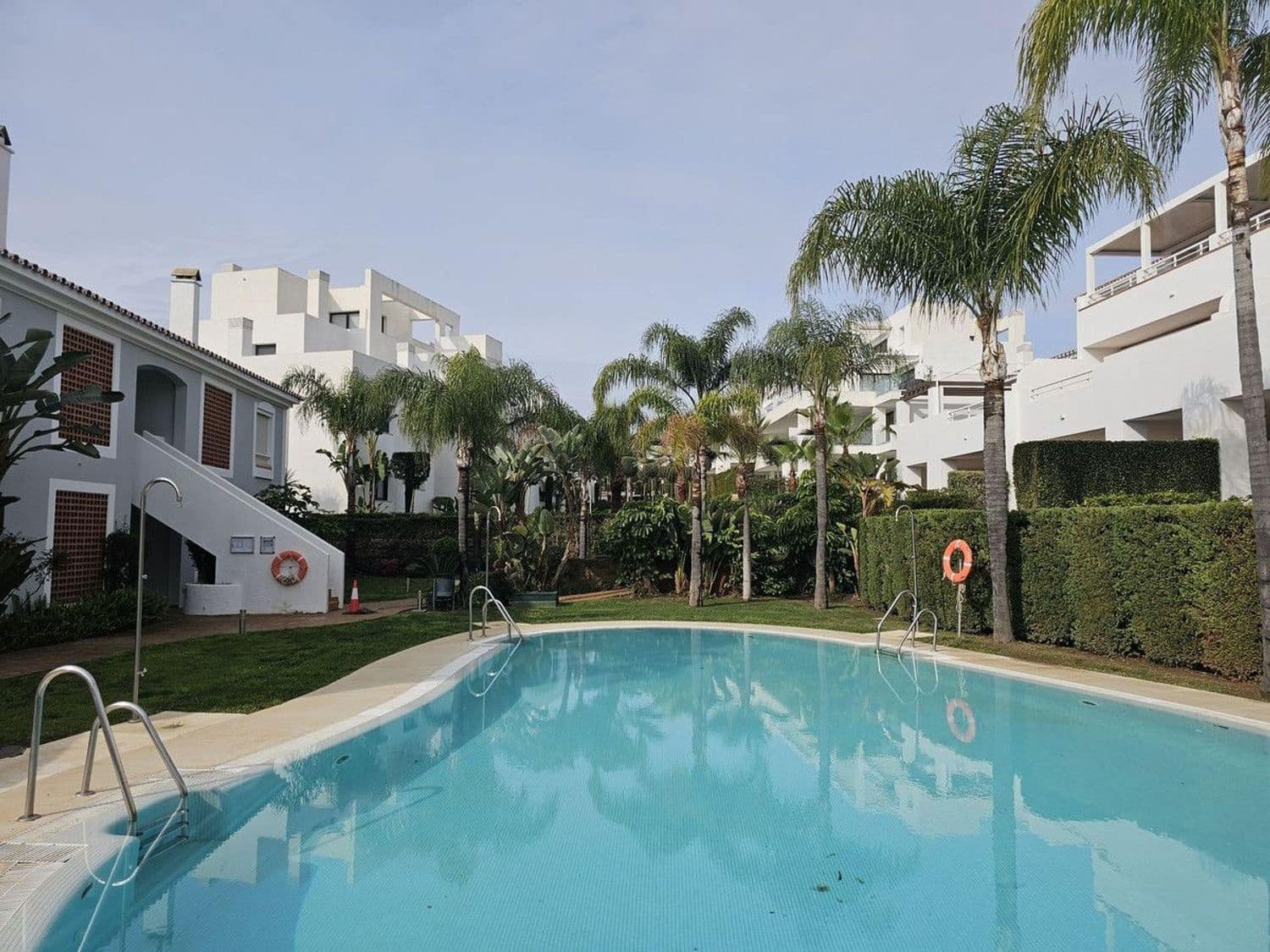 2 sypialnia Apartament na sprzedaż w El Paraiso z basenem garażem - 419 000 € (Ref: 8877466)