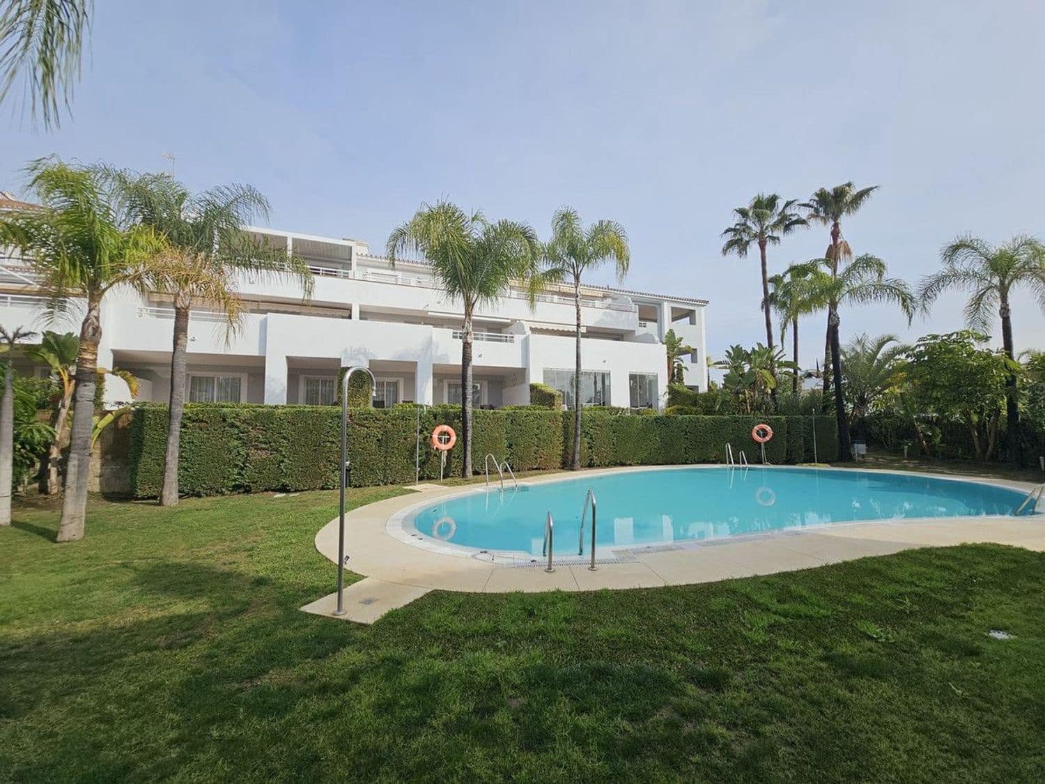 2 sypialnia Apartament na sprzedaż w El Paraiso z basenem garażem - 419 000 € (Ref: 8877466)