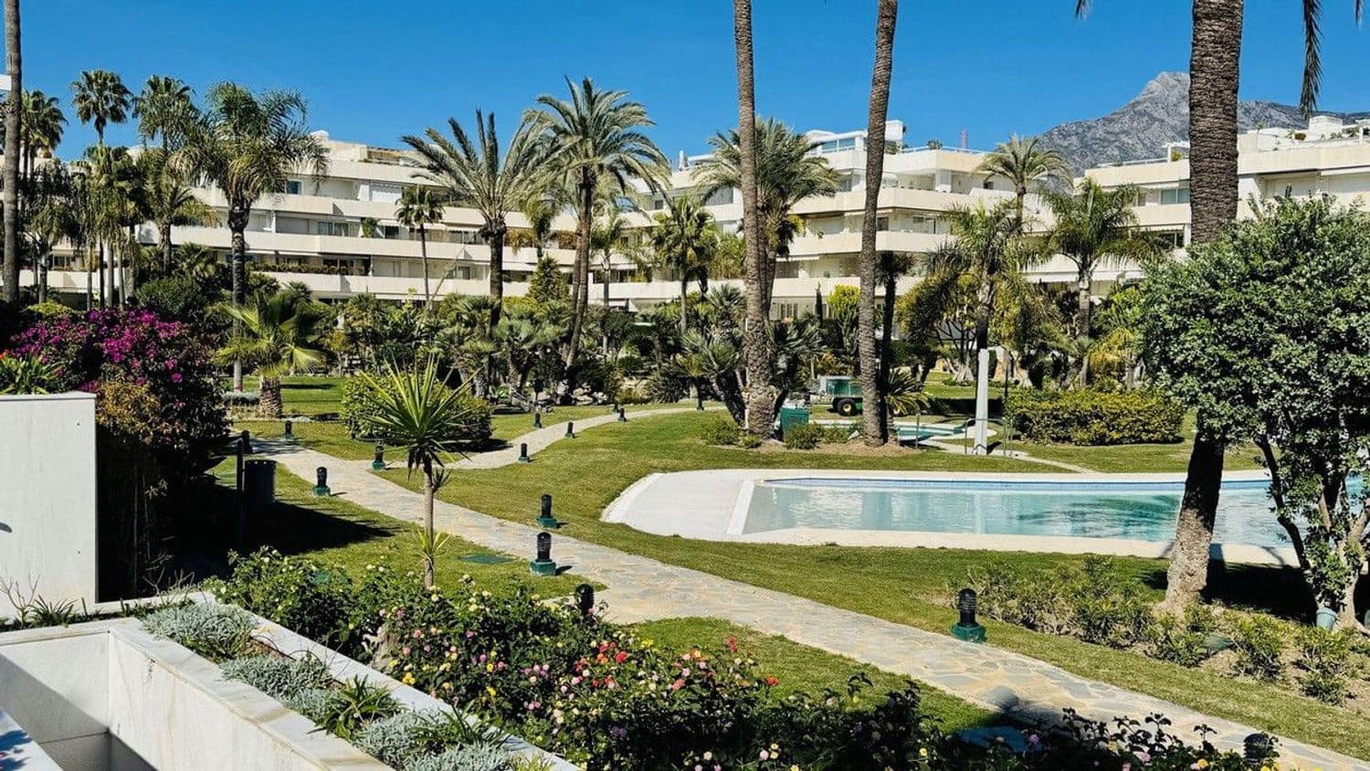 3 sovrum Lägenhet till salu i Puerto Banus med pool garage - 2 200 000 € (Ref: 8889146)