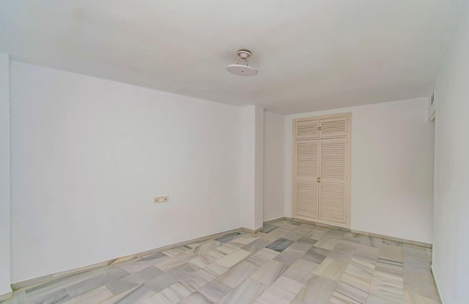 4 bedroom Apartment for sale in Marbella with garage - € 779,000 (Ref: 8912590)