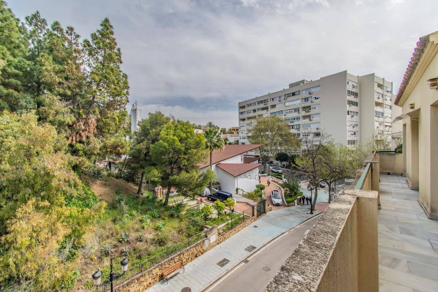 4 bedroom Apartment for sale in Marbella with garage - € 779,000 (Ref: 8912590)