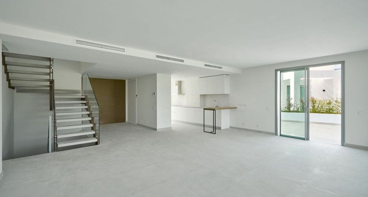 4 bedroom Townhouse for sale in San Pedro de Alcantara with pool garage - € 1,150,000 (Ref: 8962185)