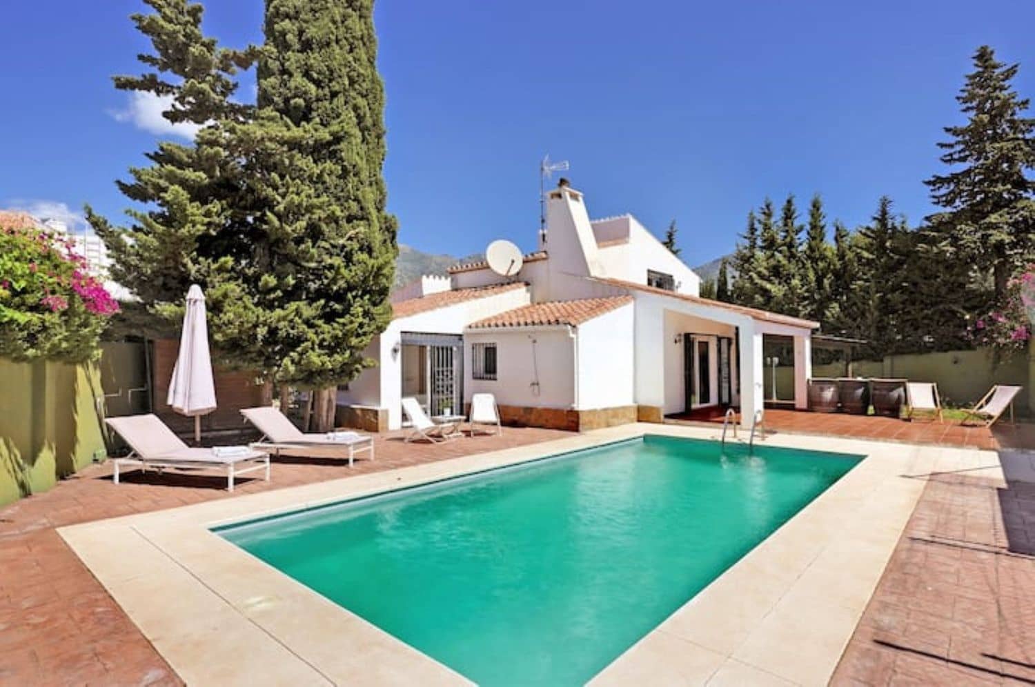 Chalet de 4 habitaciones en Marbella en venta con piscina garaje - 965.000 € (Ref: 8980114)