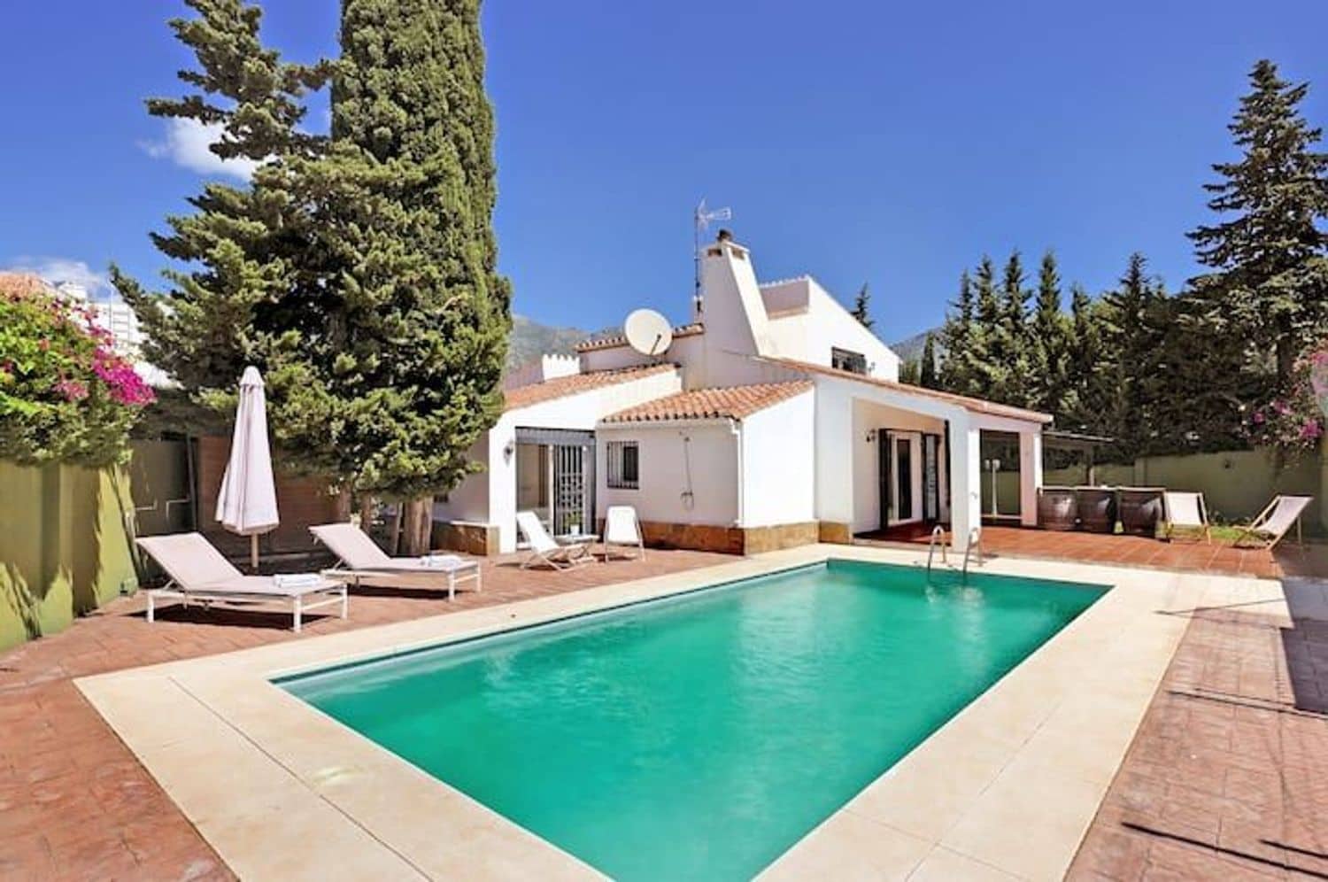 Chalet de 4 habitaciones en Marbella en venta con piscina garaje - 965.000 € (Ref: 8980114)