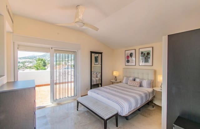 Chalet de 4 habitaciones en Huerta del Prado - La Montua, Marbella en venta con piscina garaje - 965.000 € (Ref: 8980114)