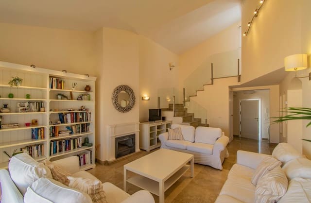 Chalet de 4 habitaciones en Huerta del Prado - La Montua, Marbella en venta con piscina garaje - 965.000 € (Ref: 8980114)