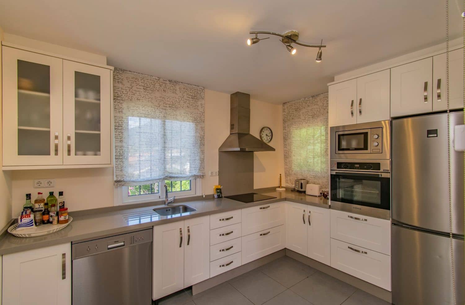 Chalet de 4 habitaciones en Marbella en venta con piscina garaje - 965.000 € (Ref: 8980114)