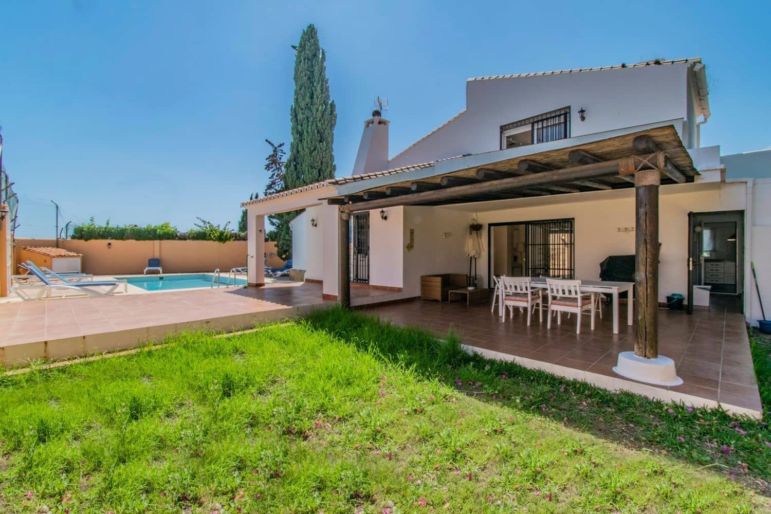 Chalet de 4 habitaciones en Marbella en venta con piscina garaje - 965.000 € (Ref: 8980114)