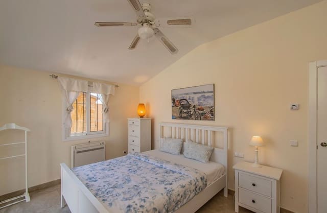 Chalet de 4 habitaciones en Huerta del Prado - La Montua, Marbella en venta con piscina garaje - 965.000 € (Ref: 8980114)