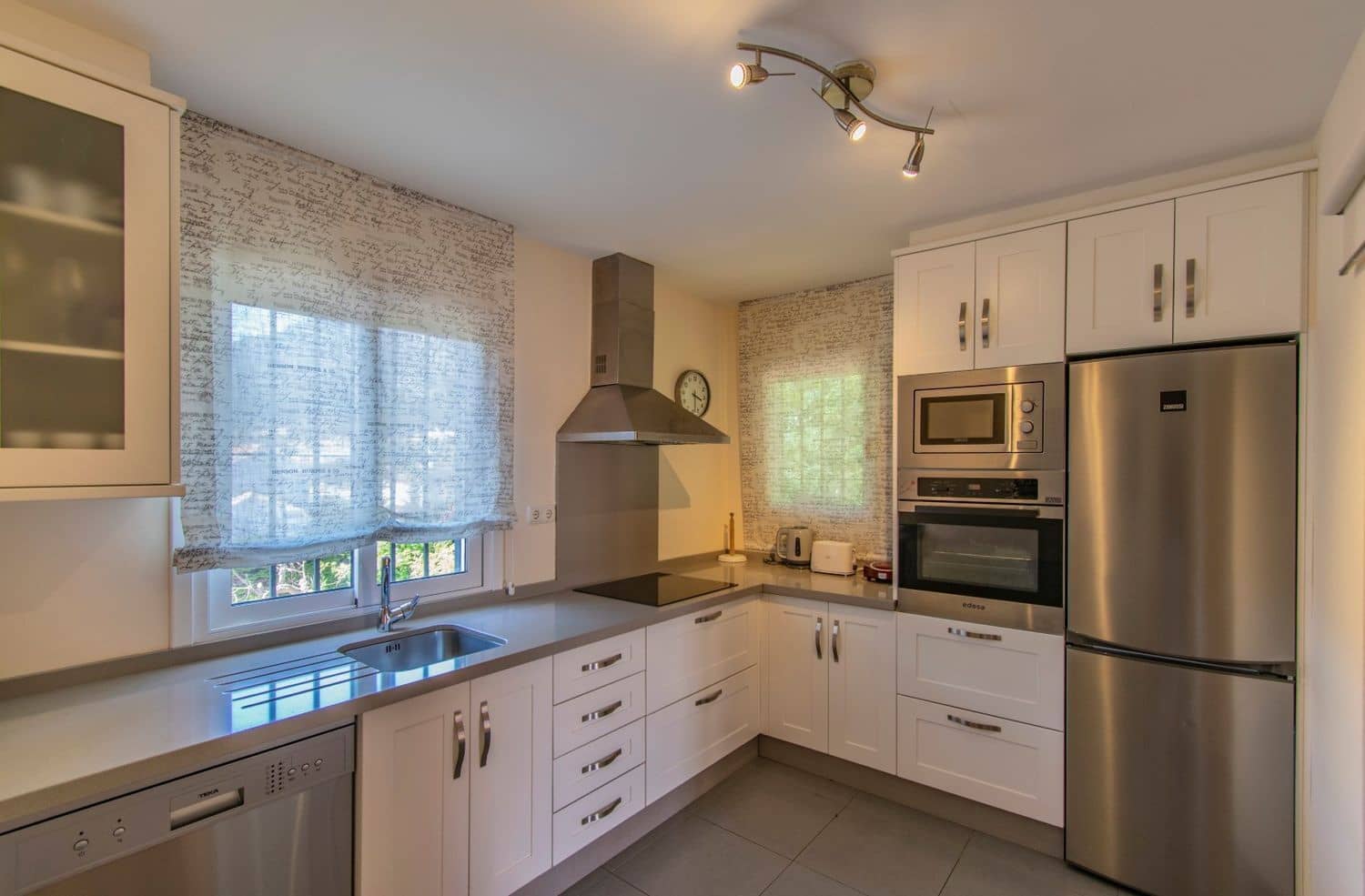 Chalet de 4 habitaciones en Marbella en venta con piscina garaje - 965.000 € (Ref: 8980114)