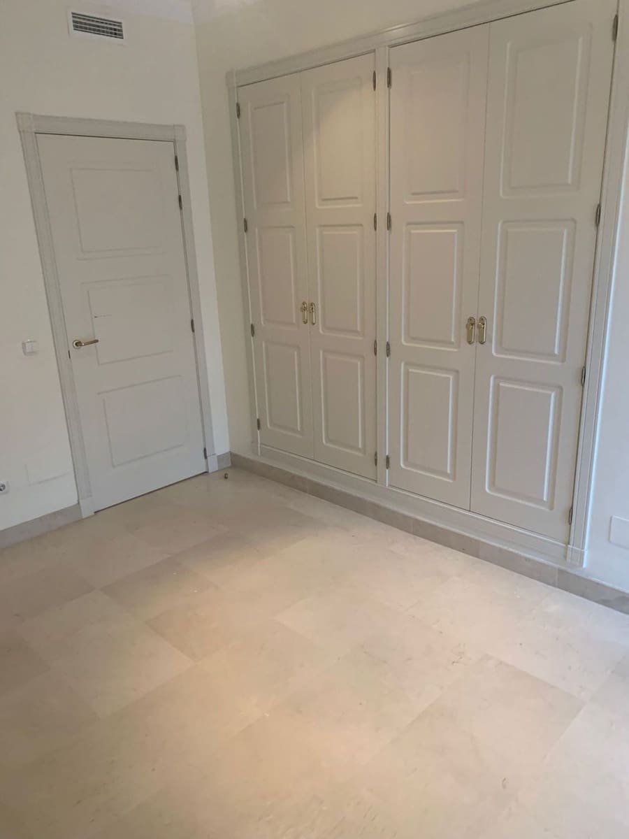 Apartamento de 3 habitaciones en Bahía de Marbella en venta con piscina garaje - 1.100.000 € (Ref: 9008466)