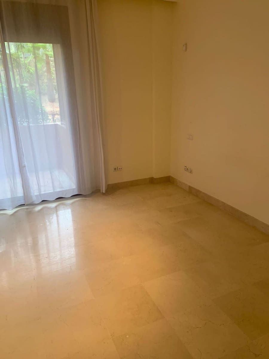 Apartamento de 3 habitaciones en Bahía de Marbella en venta con piscina garaje - 1.100.000 € (Ref: 9008466)