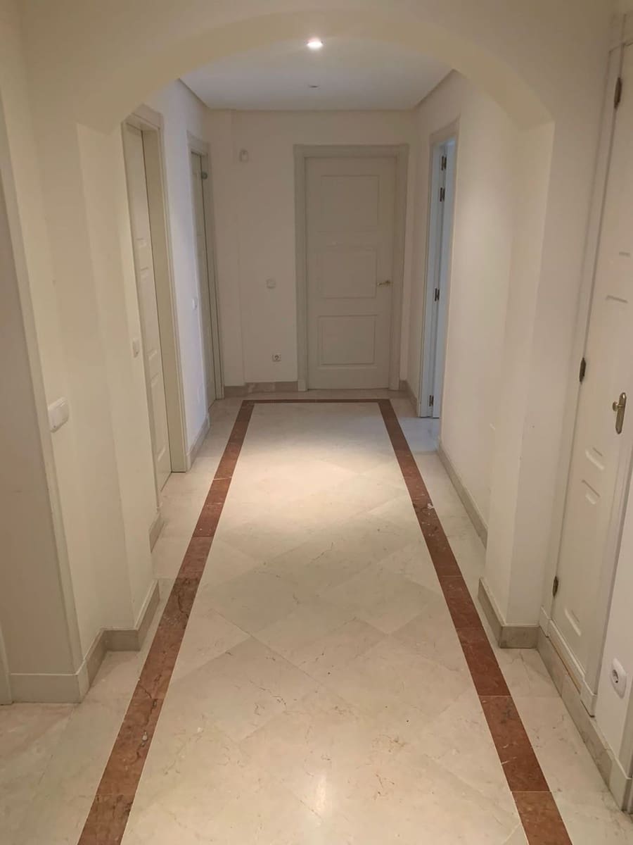 Apartamento de 3 habitaciones en Bahía de Marbella en venta con piscina garaje - 1.100.000 € (Ref: 9008466)