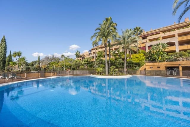 Apartamento de 3 habitaciones en Bahía de Marbella, Marbella en venta con piscina garaje - 1.100.000 € (Ref: 9008466)